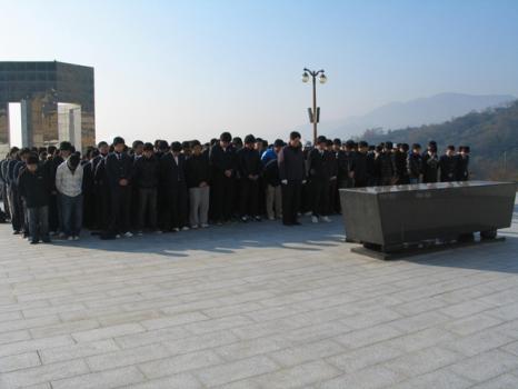 창신고등학교 참배 이미지